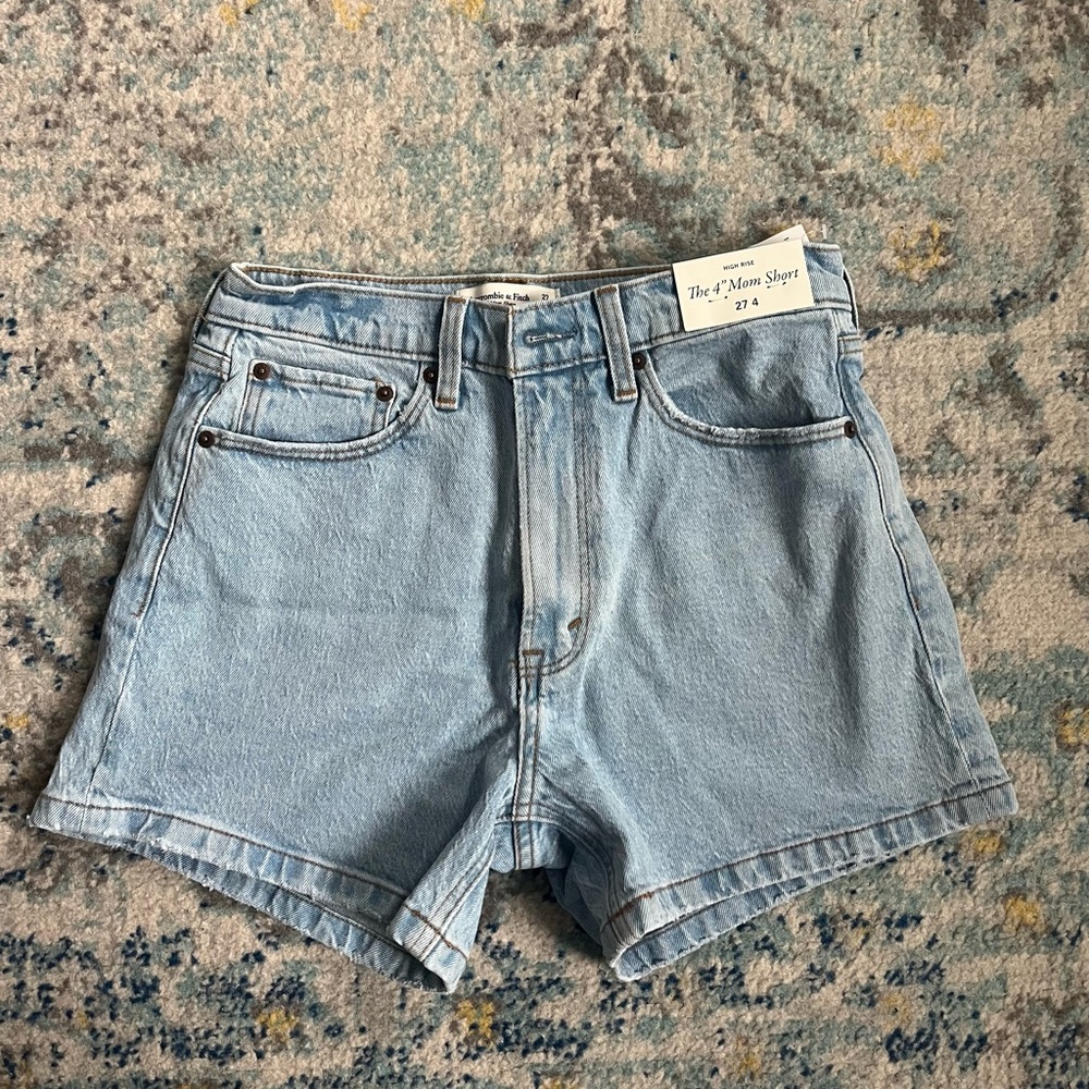 Abercrombie 4” Mom Short, High rise,27/4